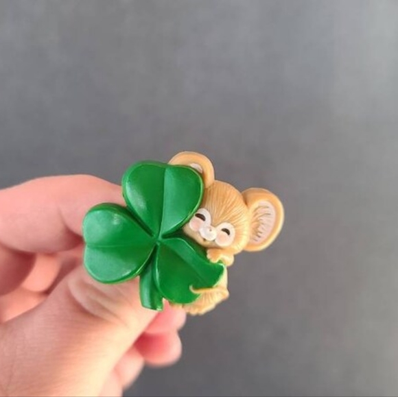 Hallmark Cards Inc. Three Leaf Clover Mouse Brooch - Picture 4 of 10